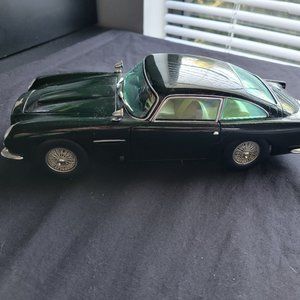 Chrono Aston Martin Black DB5 1963 RARE Vintage Collectible 1:18 Scale Model Car